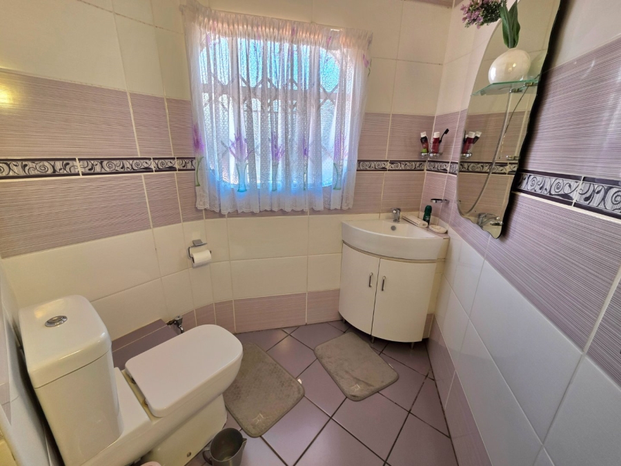 5 Bedroom Property for Sale in La Provance Free State